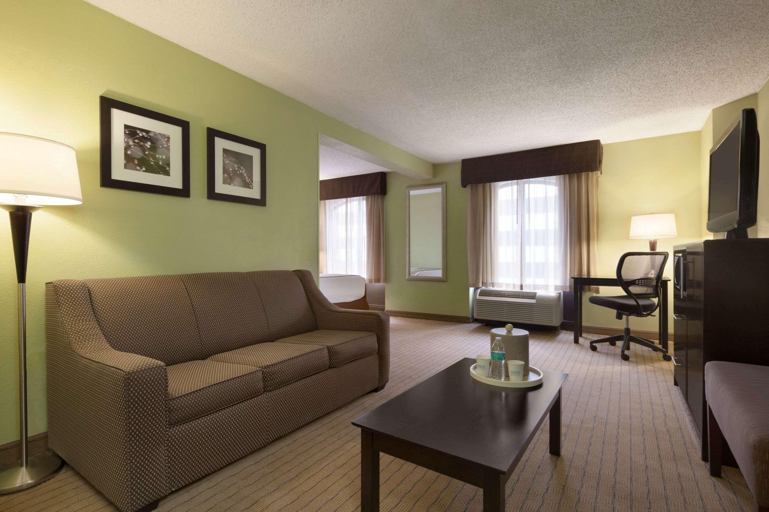 Days Inn By Wyndham Baltimore Inner Harbor Экстерьер фото