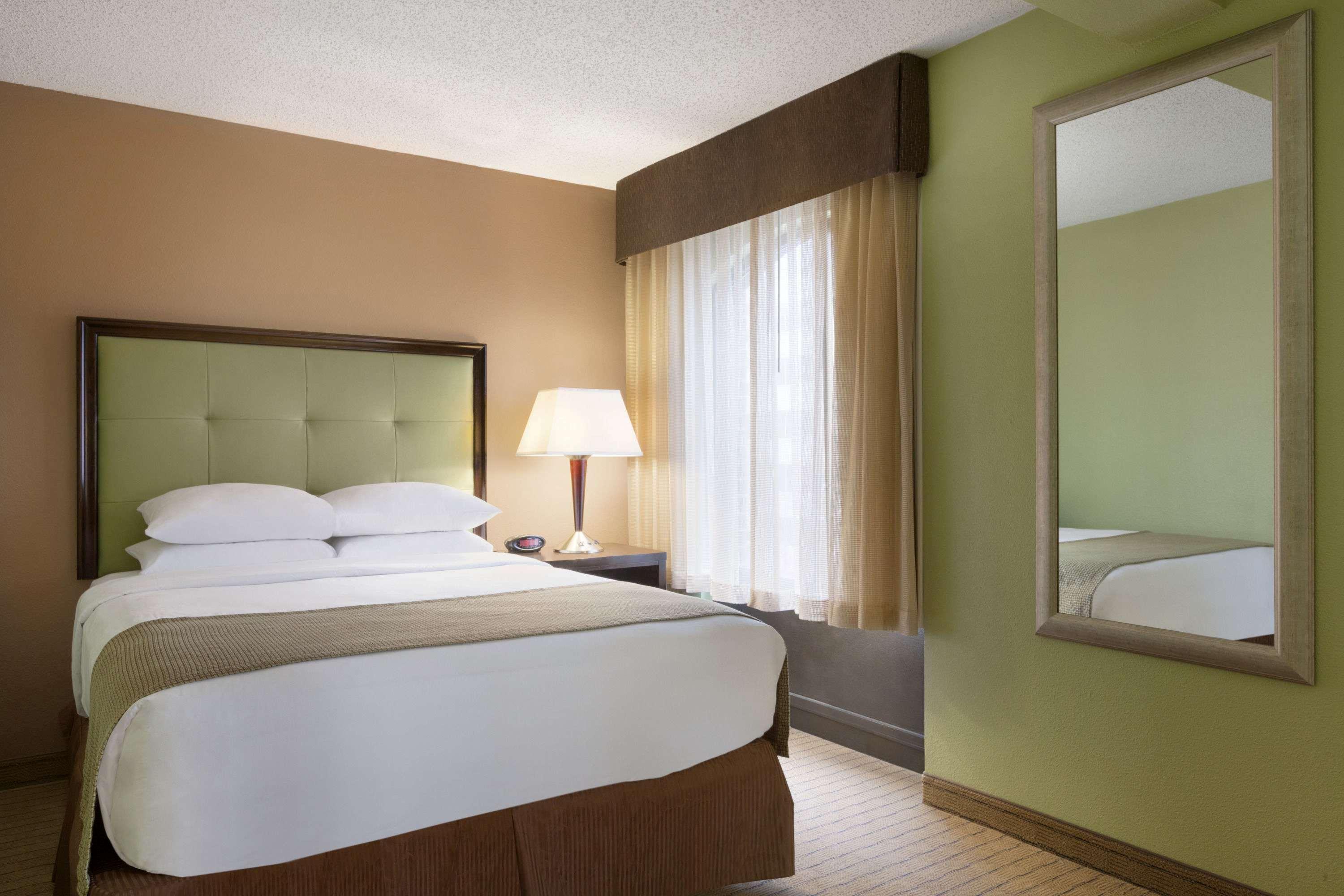 Days Inn By Wyndham Baltimore Inner Harbor Экстерьер фото