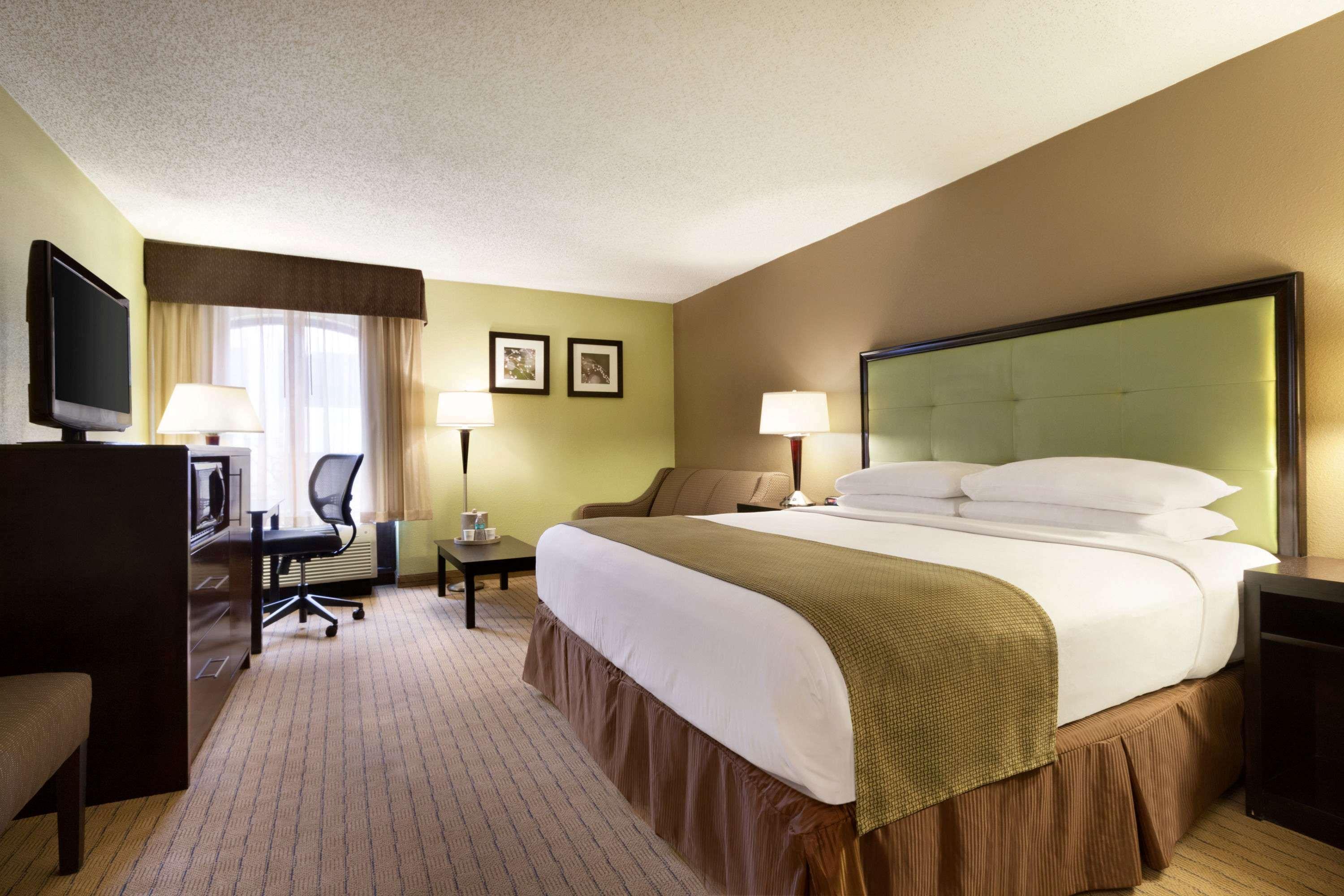 Days Inn By Wyndham Baltimore Inner Harbor Экстерьер фото