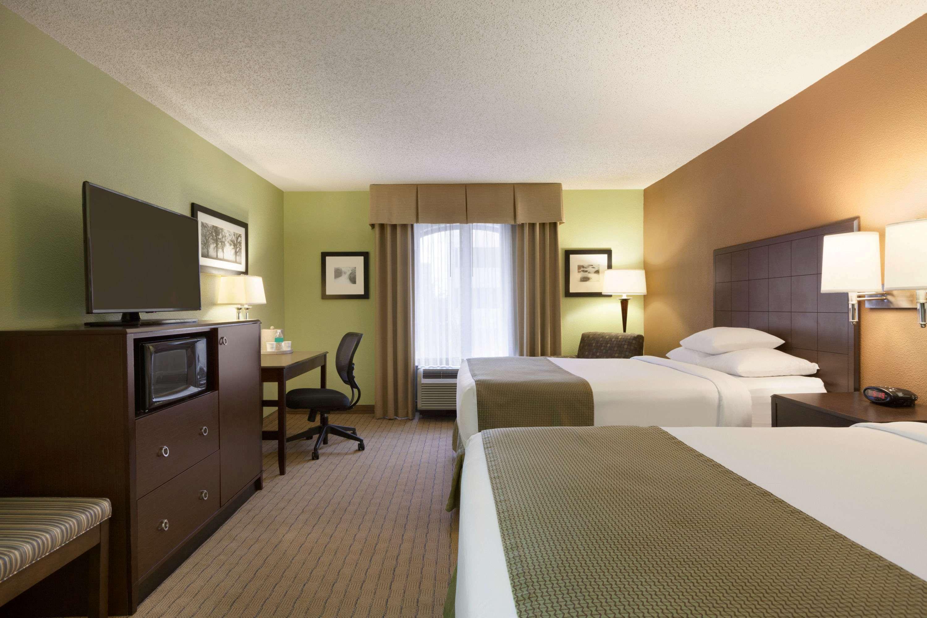 Days Inn By Wyndham Baltimore Inner Harbor Экстерьер фото