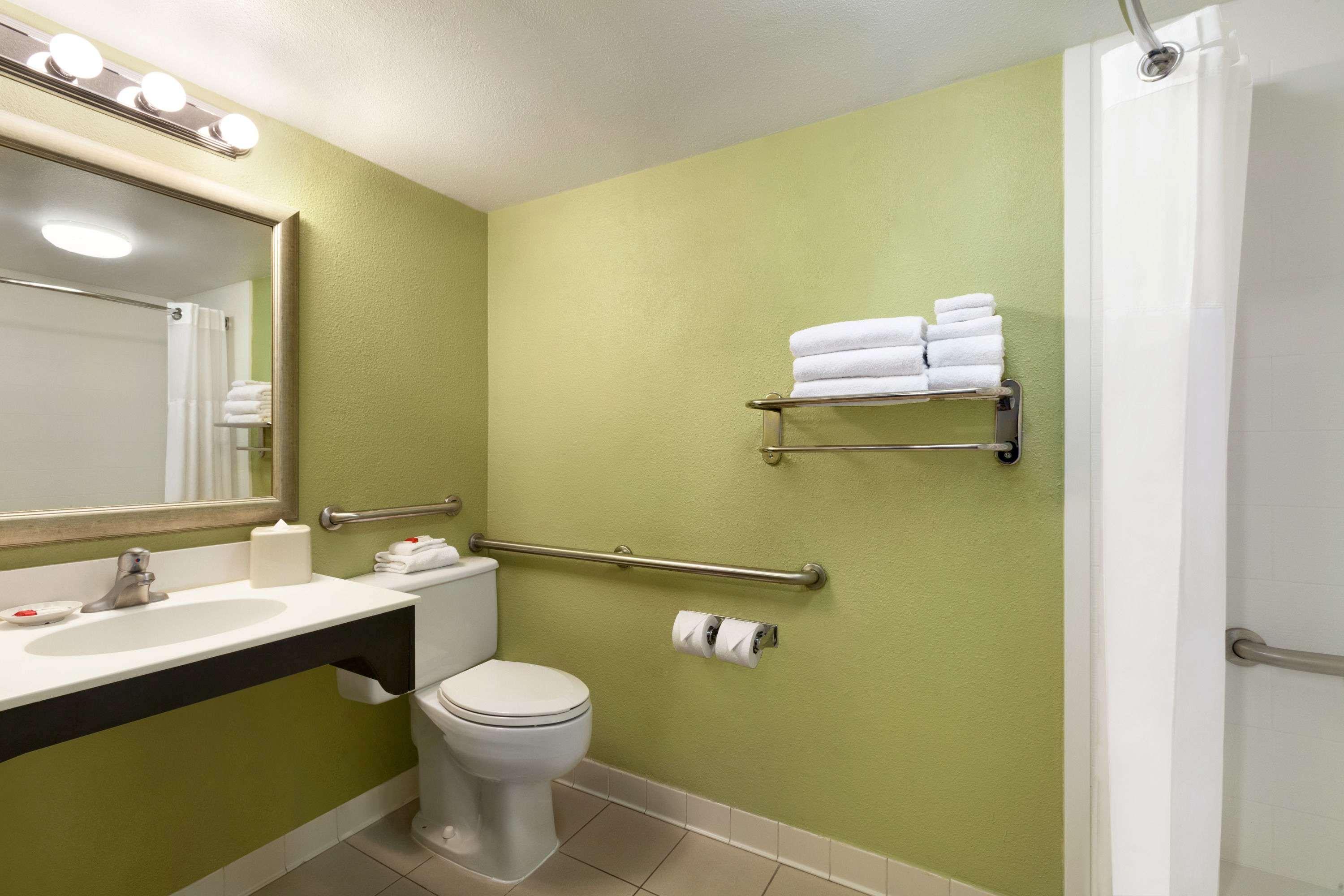 Days Inn By Wyndham Baltimore Inner Harbor Экстерьер фото