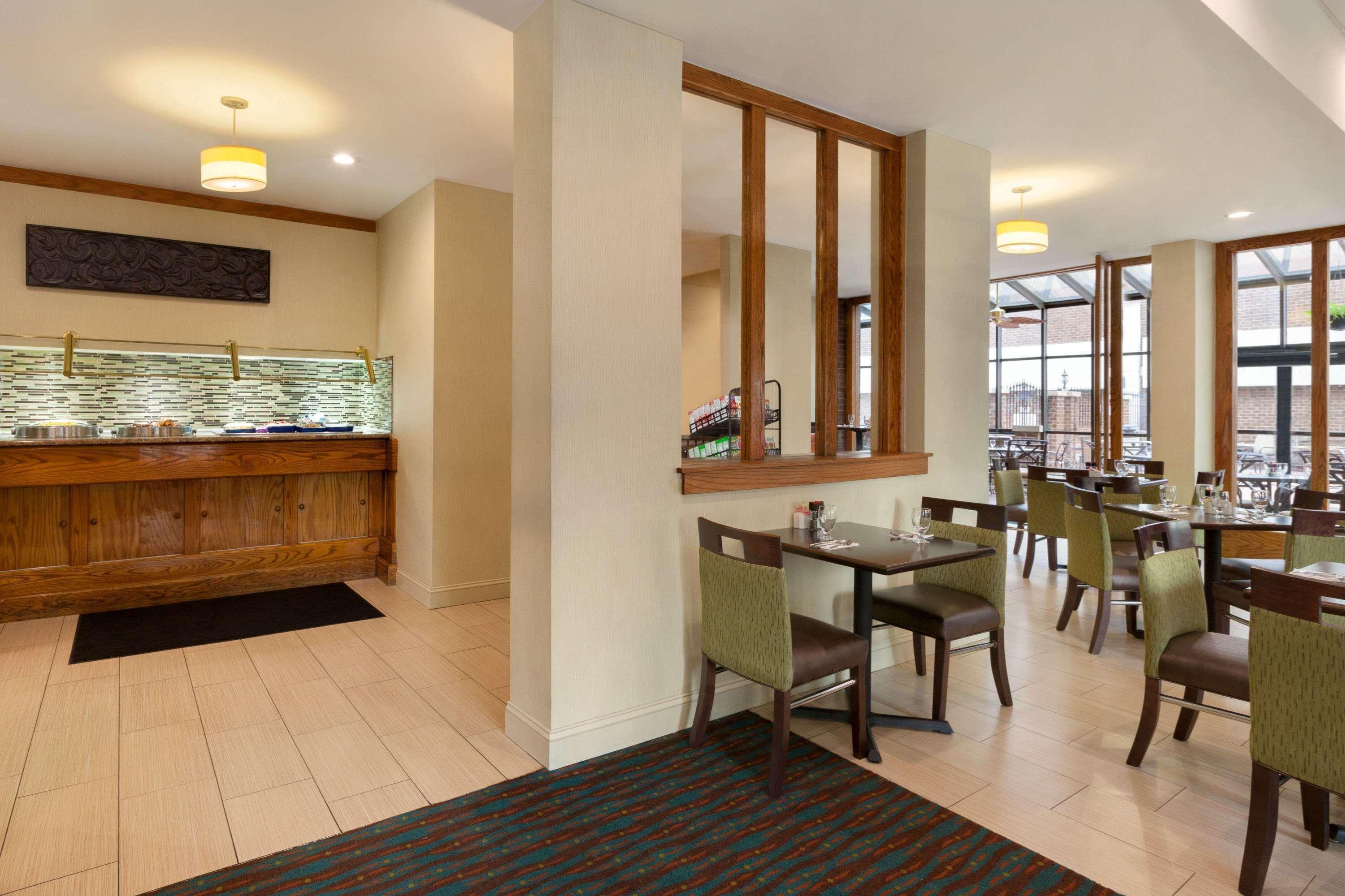 Days Inn By Wyndham Baltimore Inner Harbor Экстерьер фото