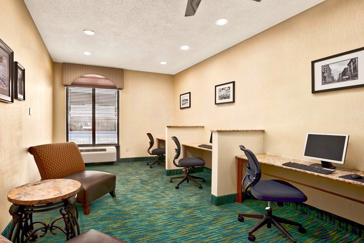 Days Inn By Wyndham Baltimore Inner Harbor Экстерьер фото