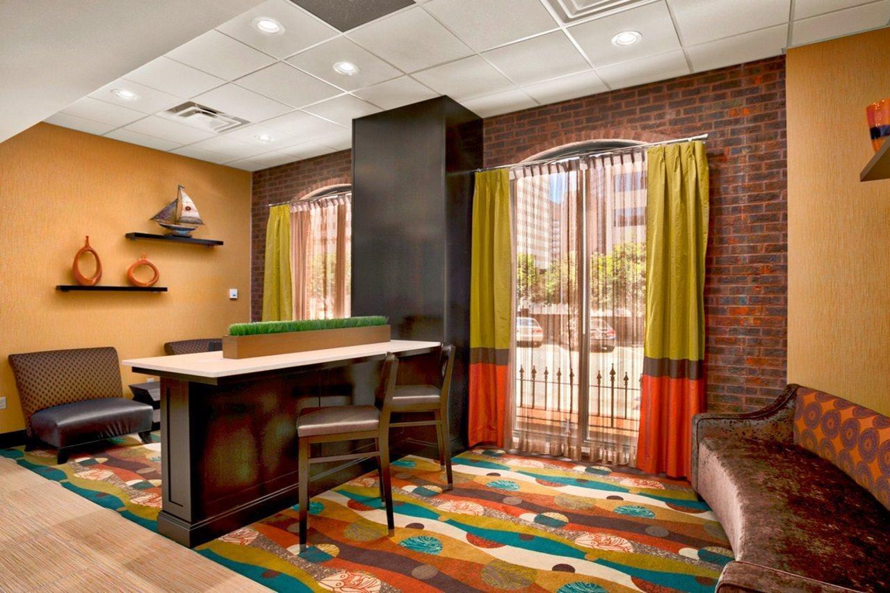 Days Inn By Wyndham Baltimore Inner Harbor Экстерьер фото